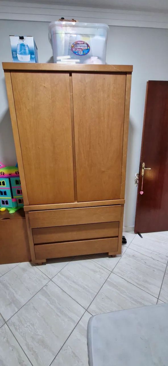 Guarda-roupa Solteiro em Madeira 