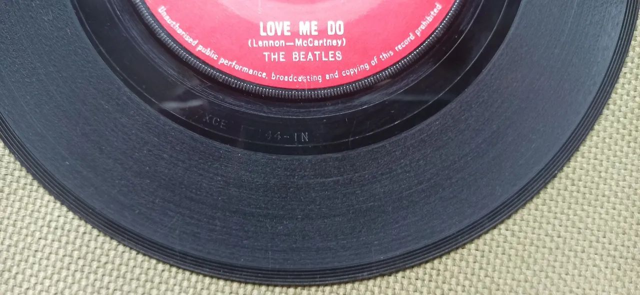 Compacto vinil Beatles inglês  "Love me do" (1st press) - Foto 3