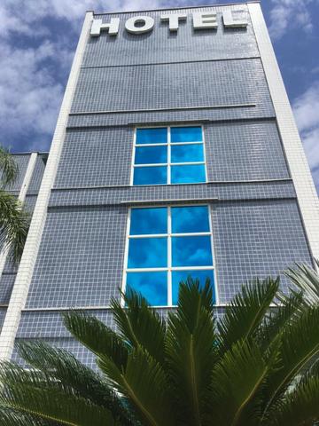 Hotel em funcionamento localizado de frente para rodovia á 80 m da praia de Ubatuba