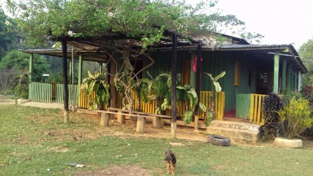 Vende se uma colônia