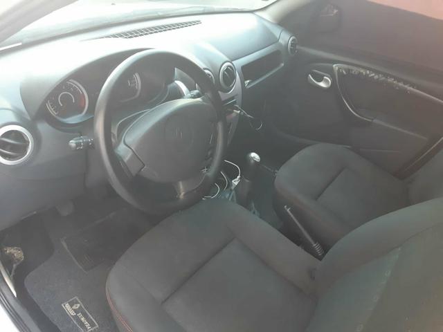 Vendo Sandero todo bom já com som potente tem conversar no valor - Foto 4