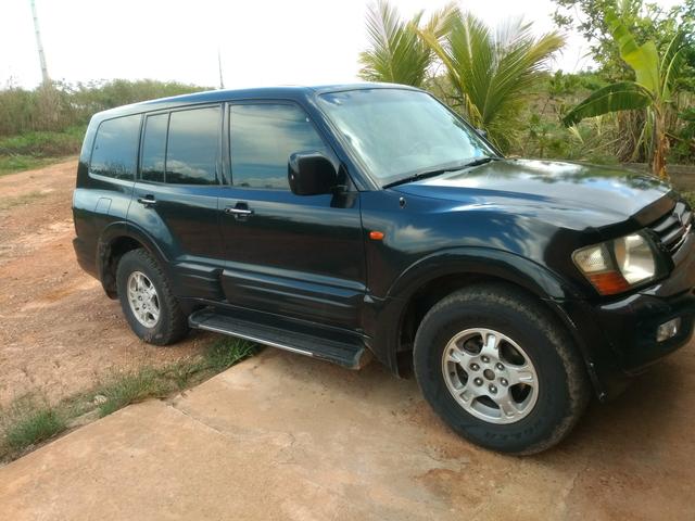Pajero Full 3.2 a diesel 7 lugares 2001 automática 4x4