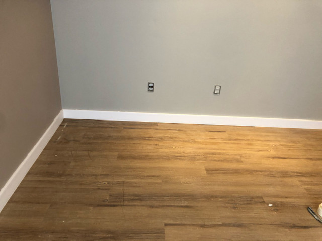 Vendas de piso vinilílico e Instalação de piso vinílico laminados, rodapés, Deck - Foto 2