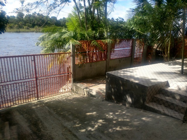 Aluga-se casa na beira do rio em Barreirinhas