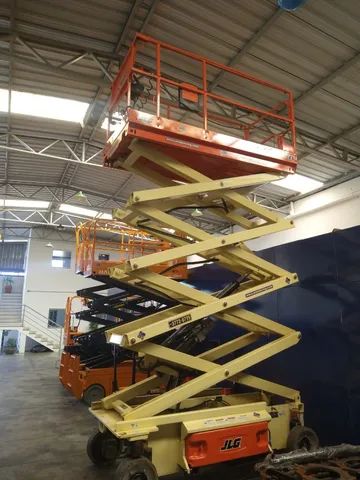 Locação de plataforma elevatória tesoura elétrica 12mts|8mts - Foto 2