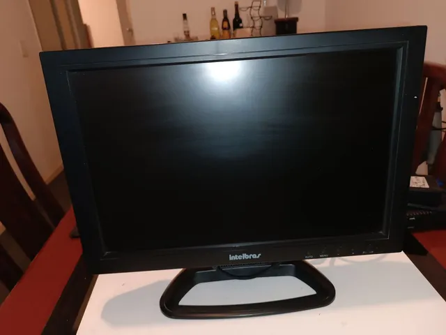 Computadores 300 a 999 GB Com monitor Usado