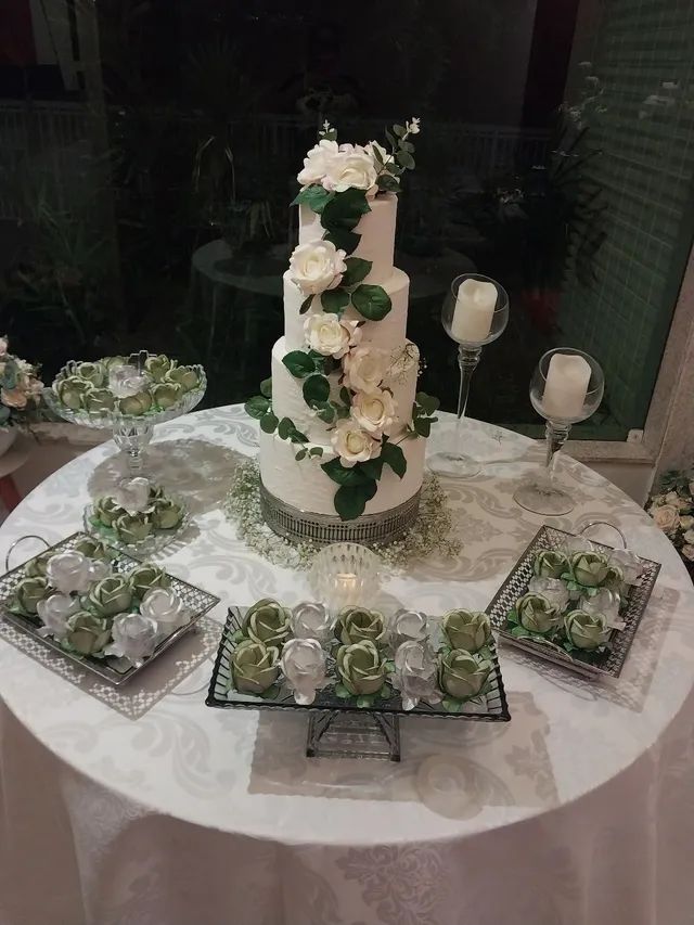 Réplica de bolo de casamento de 3 andares.