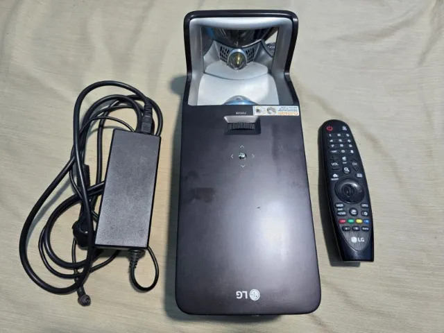 Projetor LG Minibeam Pf1000uw 1000lm Preto 127/220v (Usado)