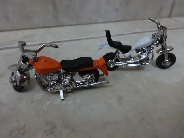 Lote com 2 motos em miniatura - Foto 3