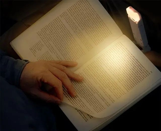 Mini luminária de leitura LED portátil carregamento USB brilho ajustável - Foto 4