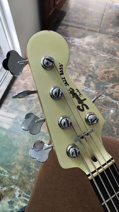 Baixo Squier Fender Deluxe 5 cordas ativo. - Foto 5