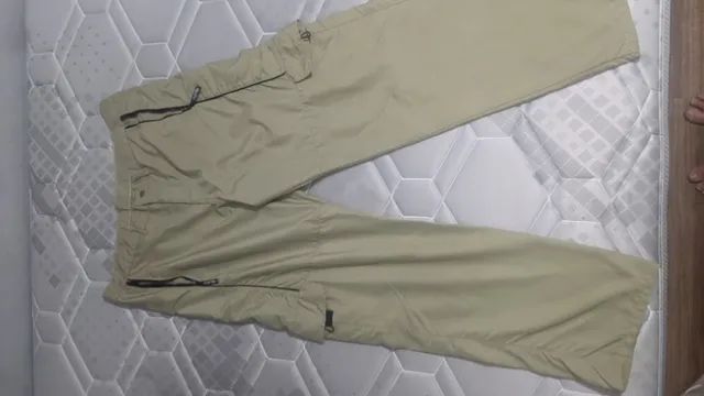 calça bege skate