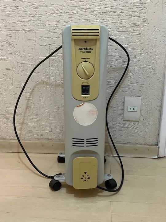 Aquecedor elétrico Britânia AB1500 com óleo 