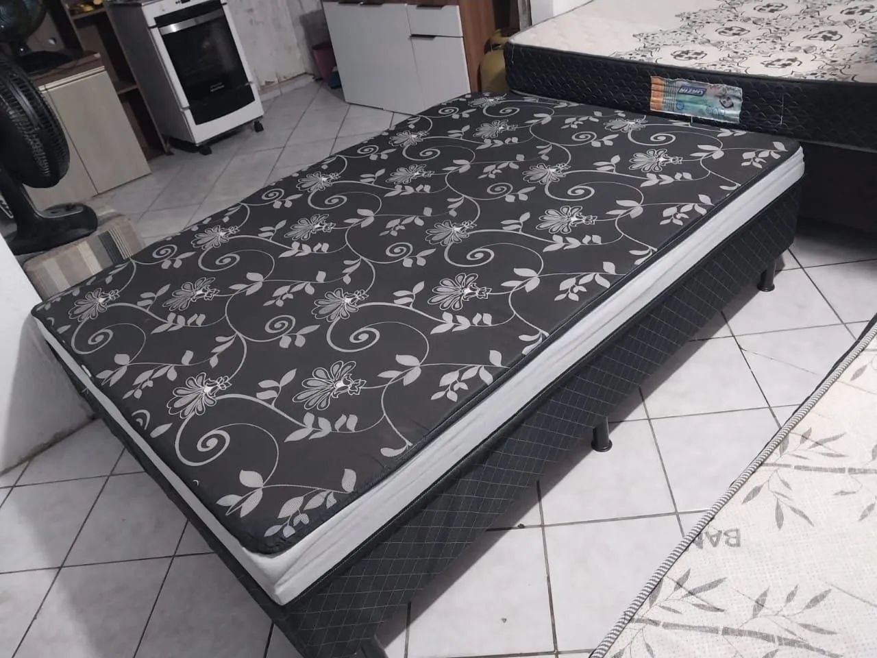 Vendo cama de casal, conjugada de espuma em excelente estado