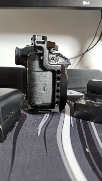 Câmera Mirrorless Panasonic Lumix GH5 (Grava 4k60p) - Foto 6