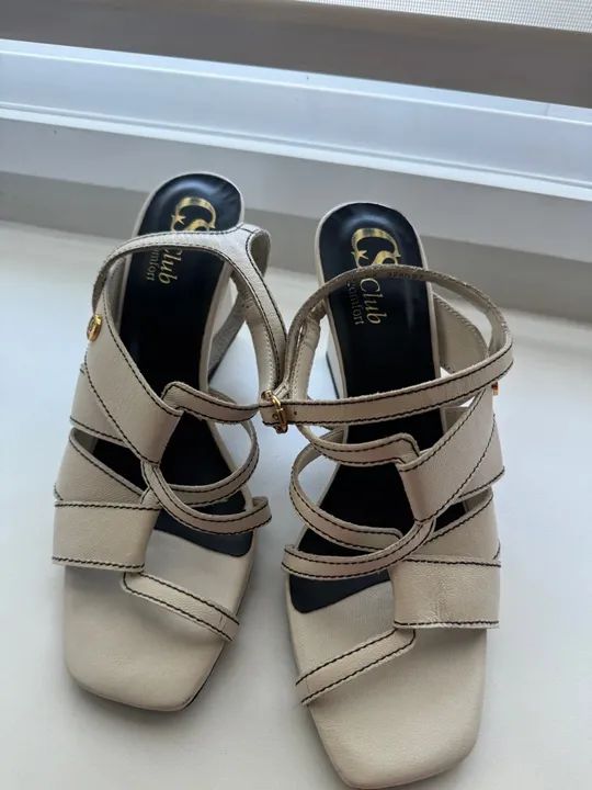 Linda sandália Carmen Stefans 