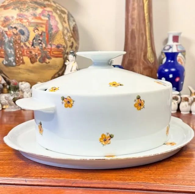 Conjunto de sopeira acompanhado por um prato de bolo Renner. - Foto 5