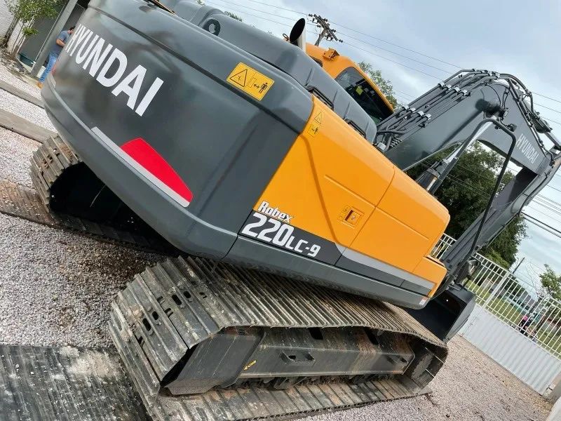 Escavadeira hidráulica Hyundai 220LC-9 em  - Foto 2