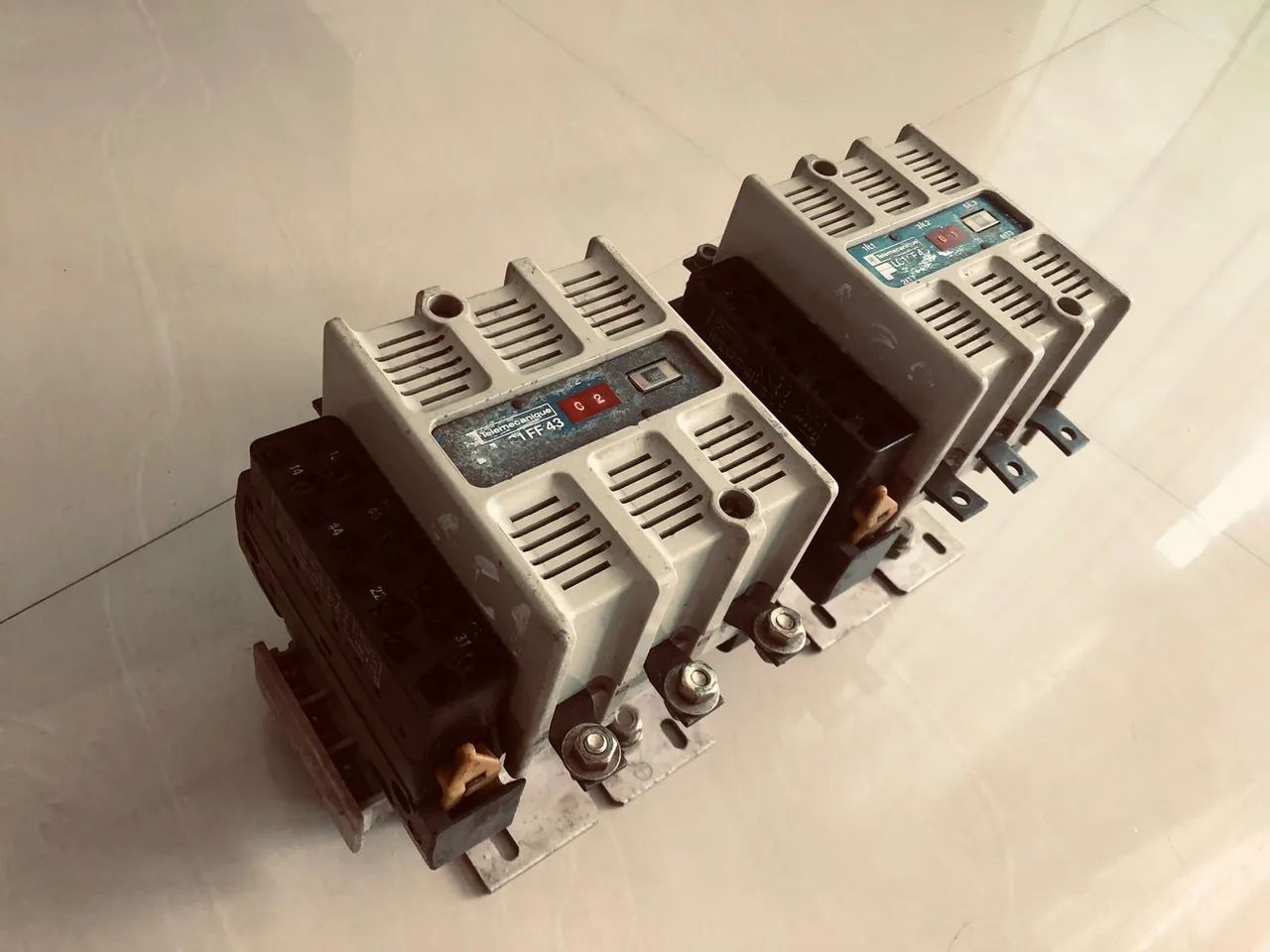 Contator: LC1 FF43 cada unidade
Marca: Telemecanique