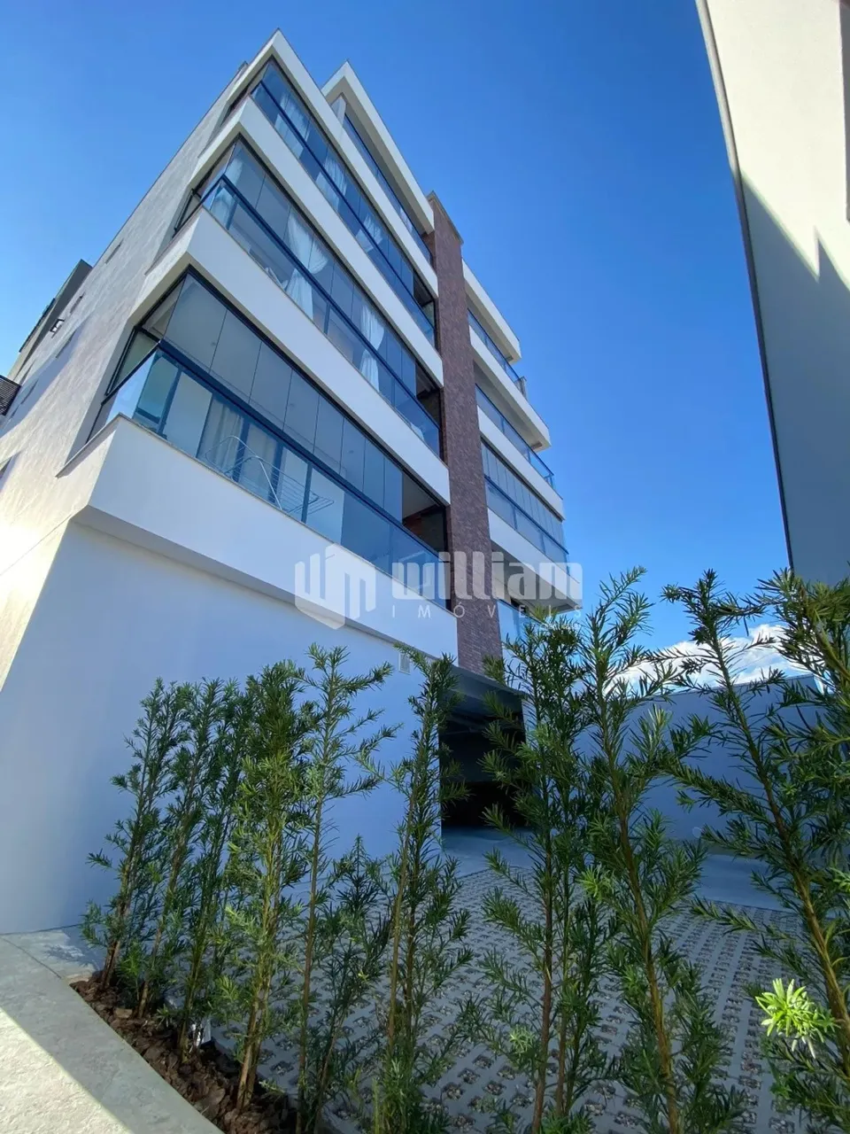 Novíssimo Apartamento de 2 Suítes com Ampla Sacada com Churrasqueira e Salão de Festas