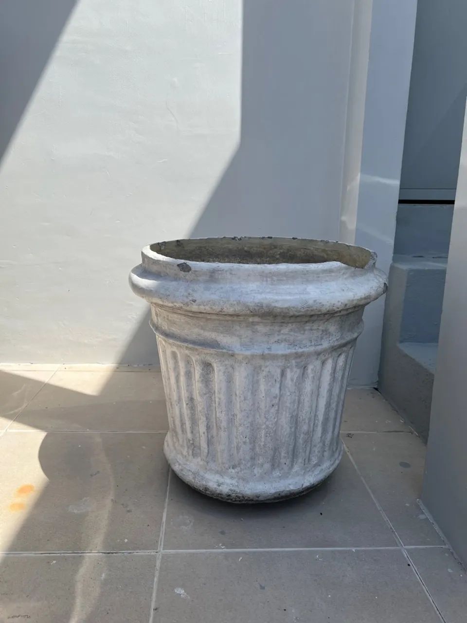 Vaso de planta de cimento histórico (mais de 30 anos)