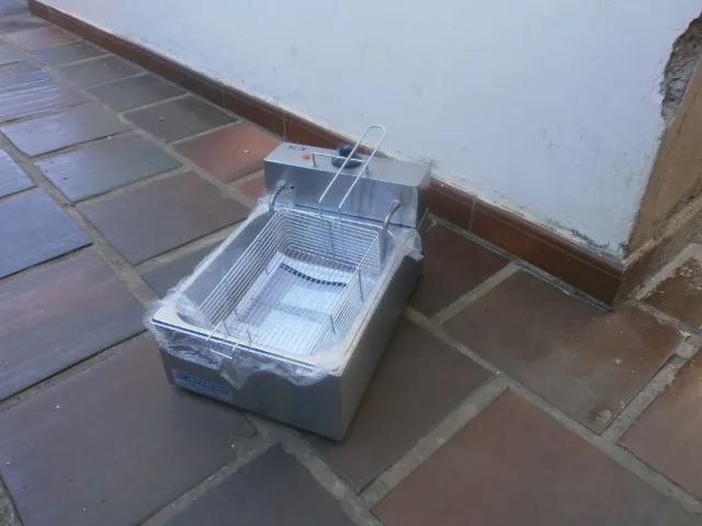 fritadeira elétrica de1 cesto de bancada - nova - só óleo