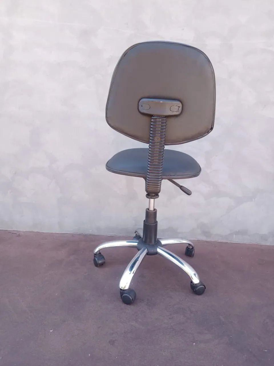 Cadeira de Escritório Giratória com Rodinhas - Foto 4