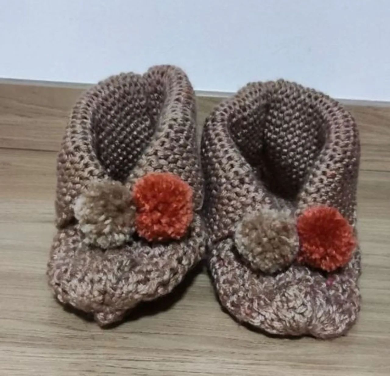 Sapatinho Meia Pantufas de Tricô Artesanais com Pompons