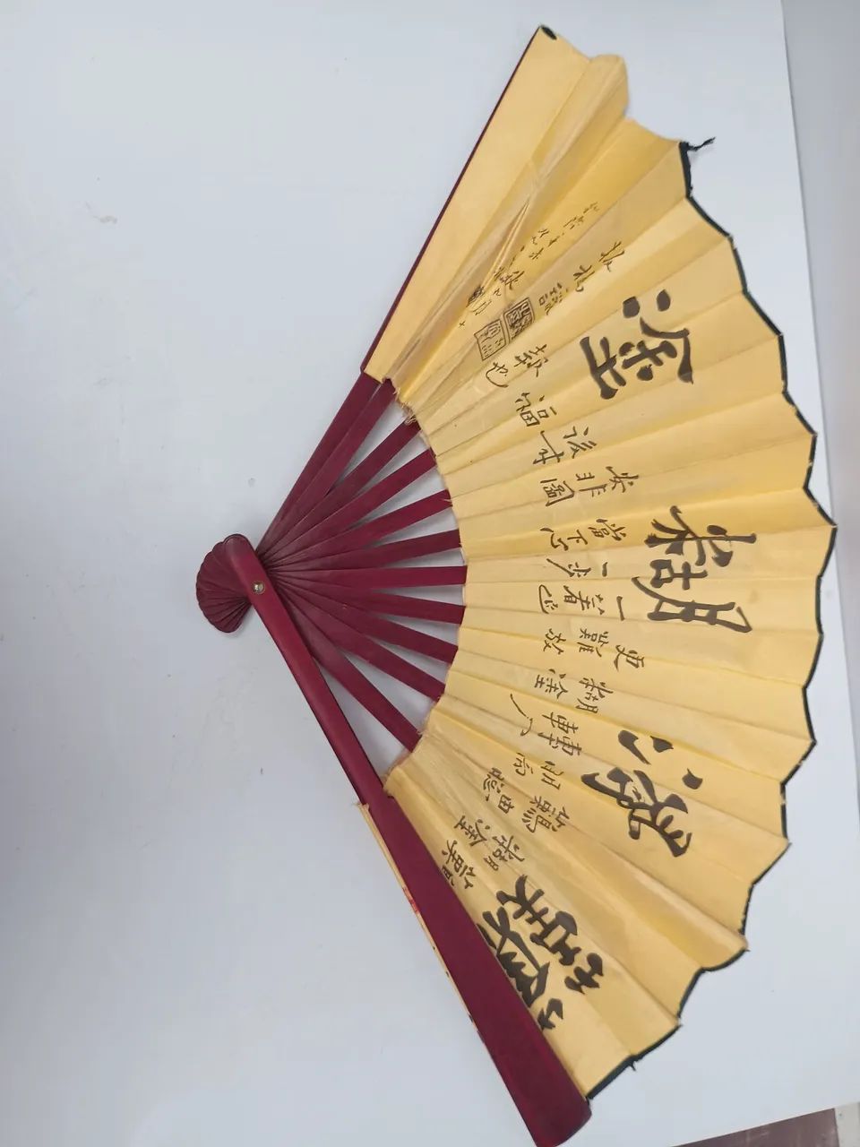 Leque de mão tecido estampado oriental aberto 53 cm x 33 cm - Foto 2