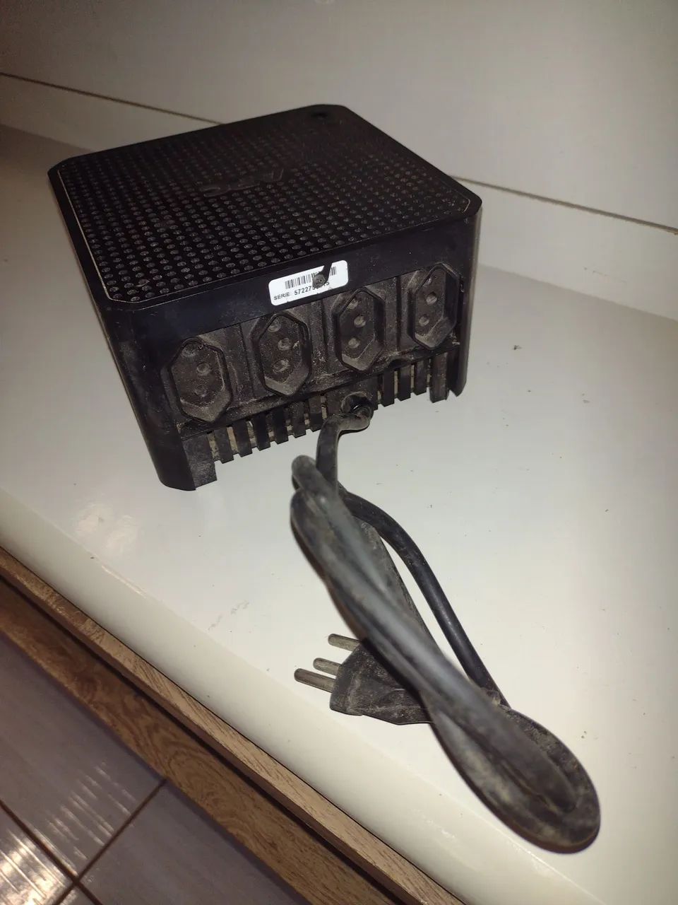 Estabilizador APC 300VA - Foto 2