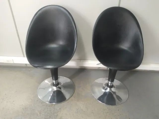 Banquetas giratórias (duas)