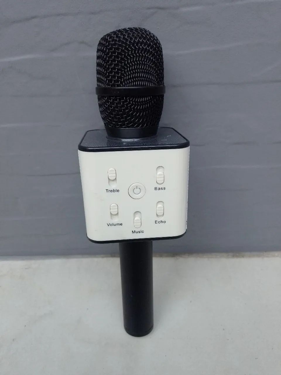 Microfone karaokê infantil.