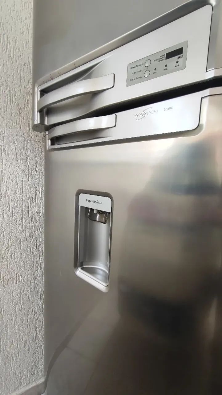 Geladeira Eletrolux 420 litros com Dispenser de Água
