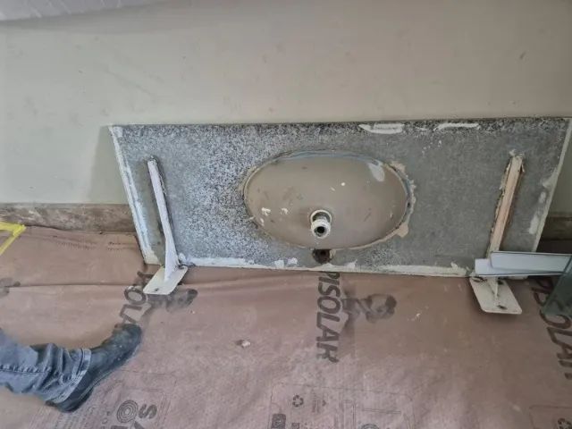 Bathroom sink64840810262019120