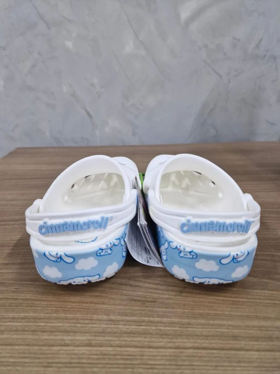 Sandália Crocs Cinnamoroll Classic Clog Infantil - Foto 3