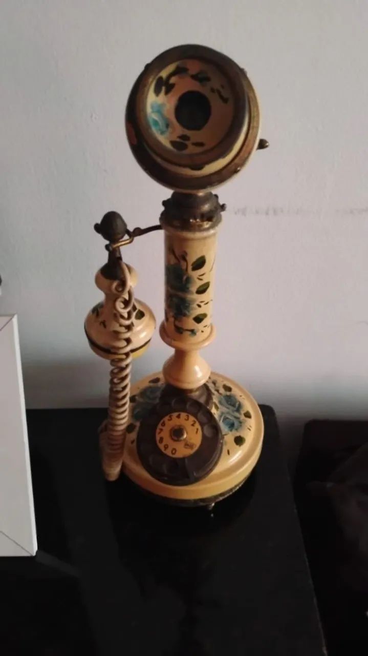 Telefone funciona para telefone fixo em louça, pintado a mão de 1930. 