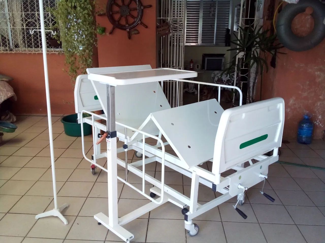 Cama Hospitalar Articulada 2 posições,lindíssima. 1898 reais. - Foto 2