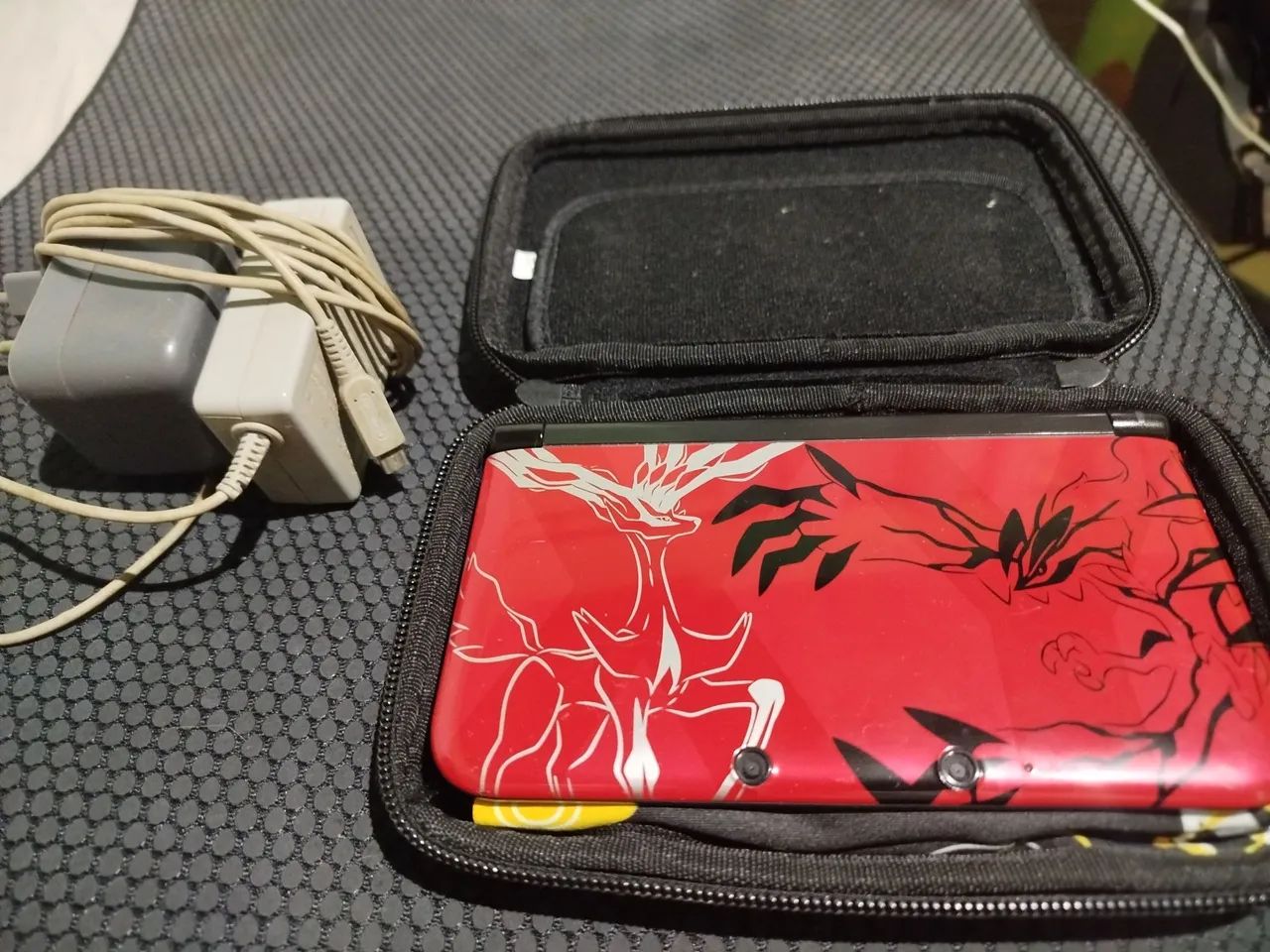 Nintendo 3DS XL - EDIÇÃO ESPECIAL POKÉMON XY - Foto 3