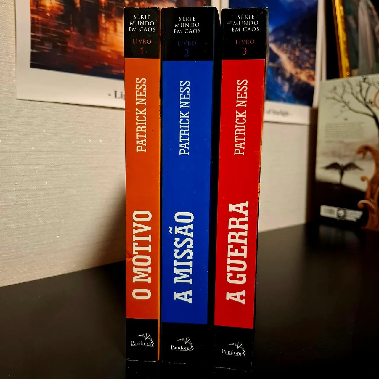 Trilogia Mundo em Caos de Patrick Ness - O Motivo, A Missão e A Guerra - Foto 3