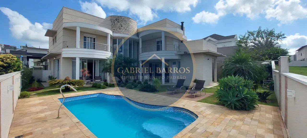Sobrado à venda de 450m², 4 suítes, 6 banheiros e 4 vagas. No Condomínio Reserva do Parate