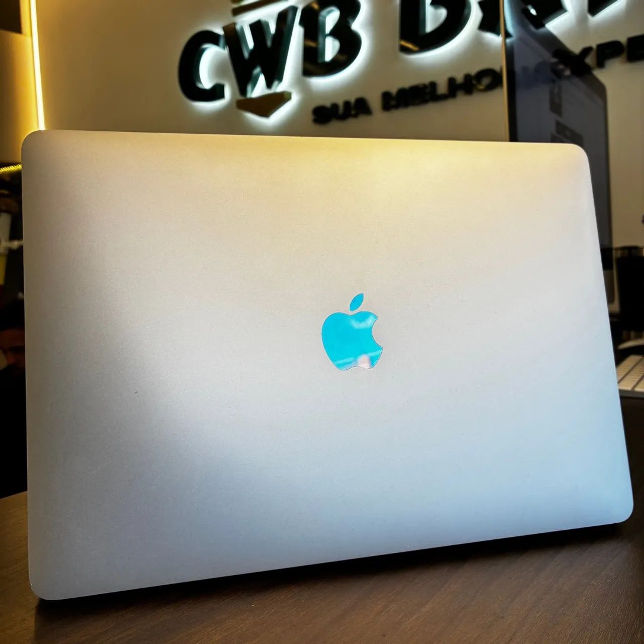MacBook Pro 2019 i5 8Gb 128Gb 13.3 Silver TouchBar  - Foto 3