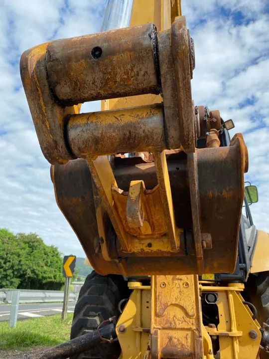 Retroescavadeira Caterpillar 416E a toda prova - Foto 2