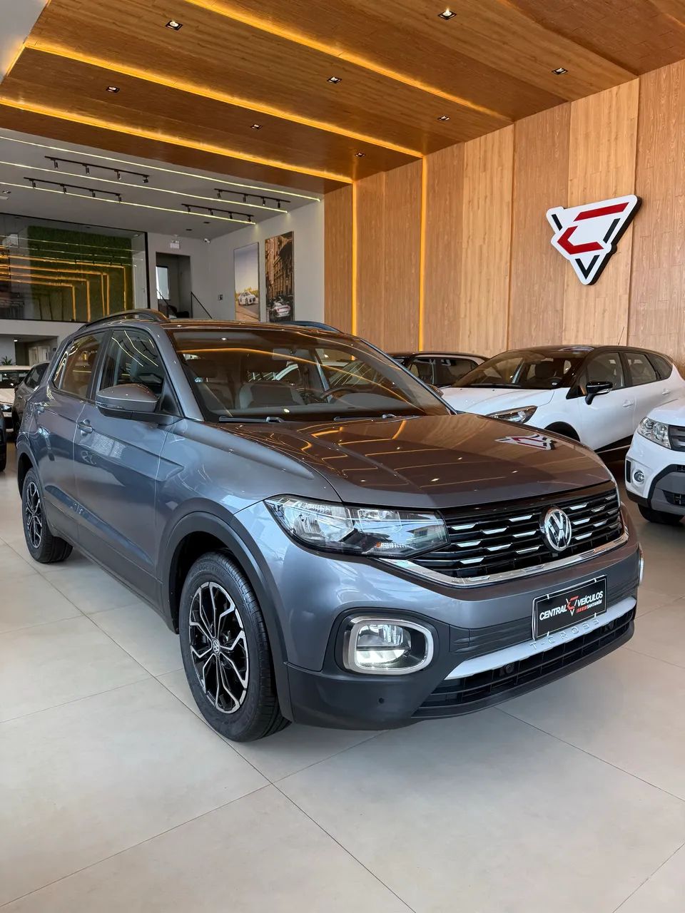 T-Cross 200 TSI com 35.000km na Central Veículos 
