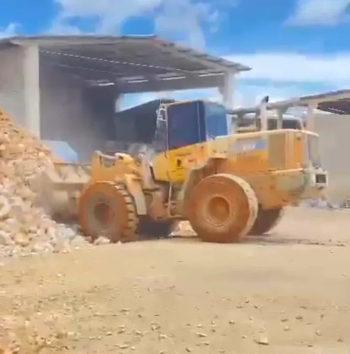 Pá Carregadeira Komatsu 2018 WA200 - Foto 3