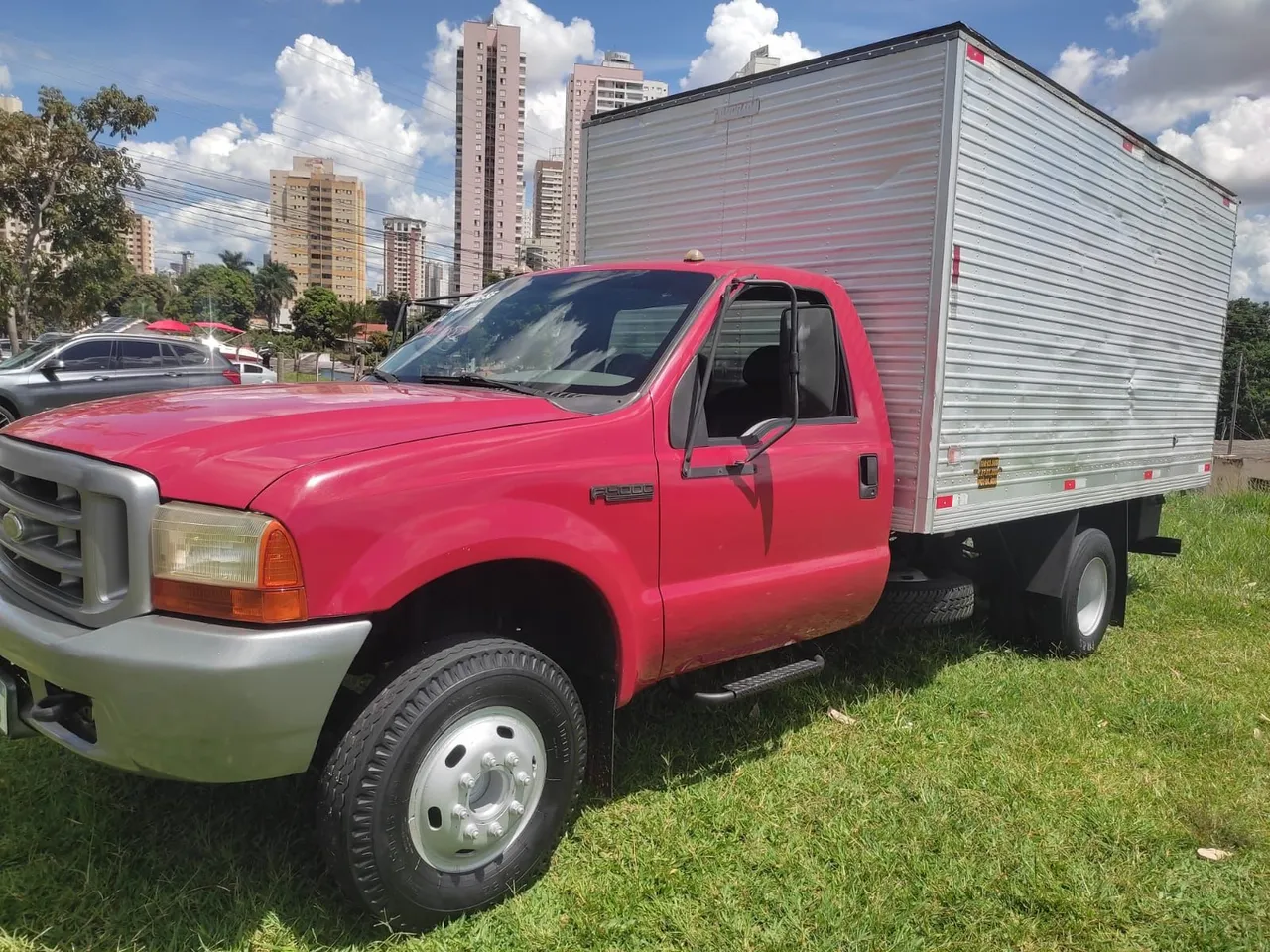 Ford f4000 2001/2002 vermelha