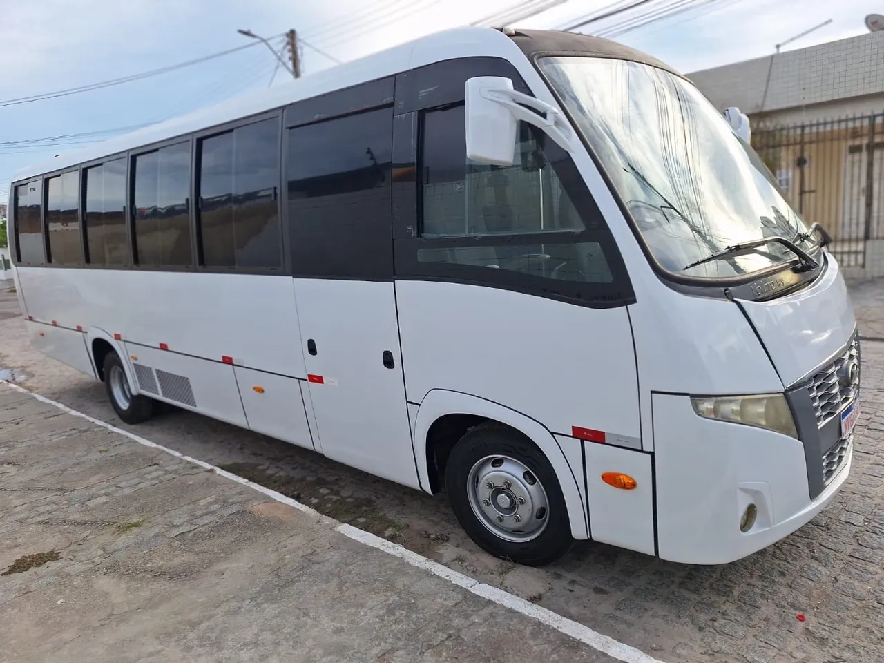 Micro ônibus W9 chassi agrale 2011