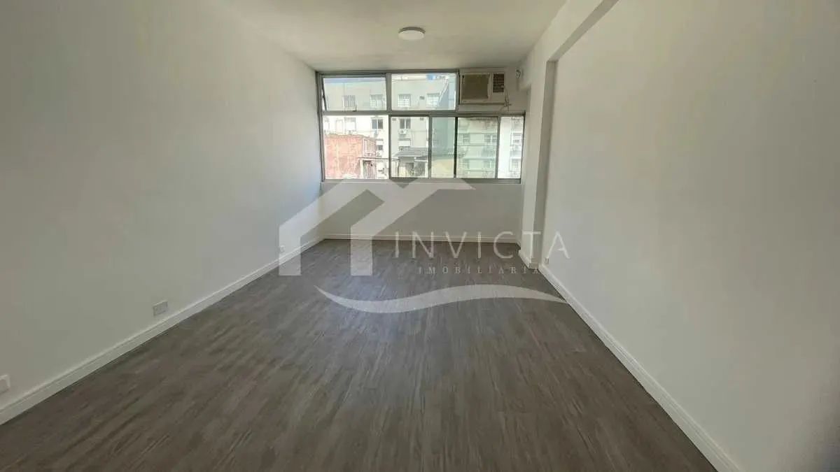 MARAVILHOSA SALA TODA REFORMADA, COM VISTA MAR