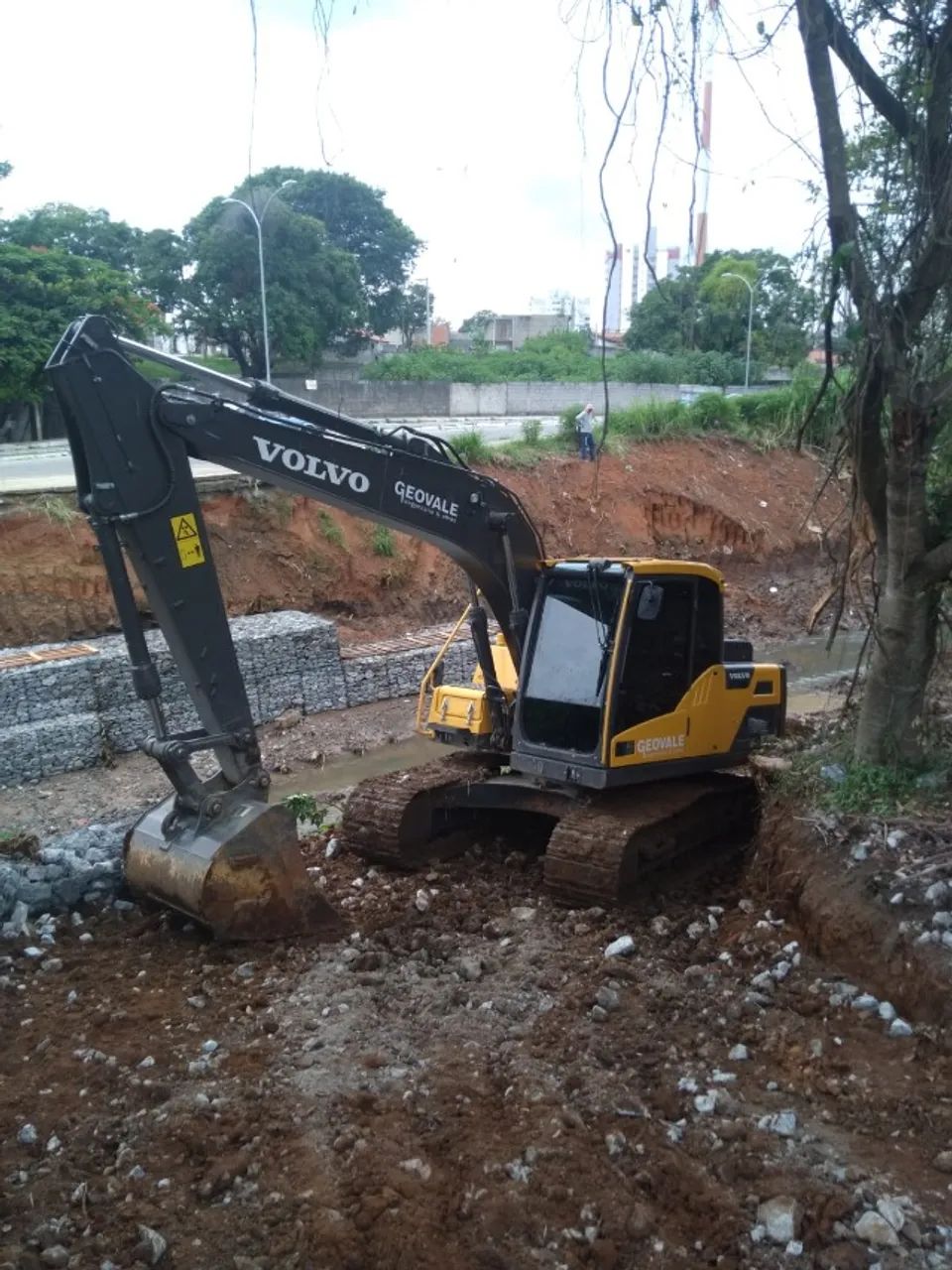 Escavadeira EC140DL ano 2023, com apenas 2650h - Foto 2