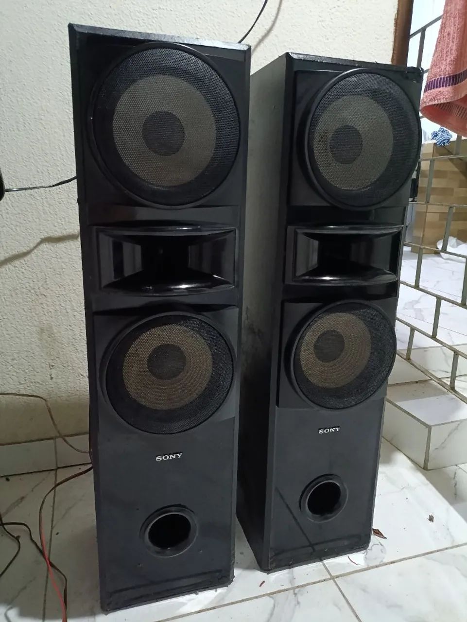 Par de caixas Sony muteki 8 ohms torre conservada