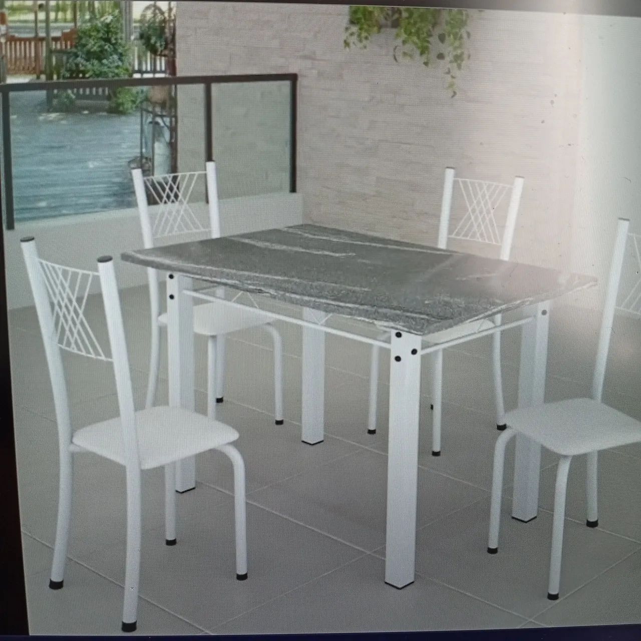 Conjunto de mesa 4 cadeiras 